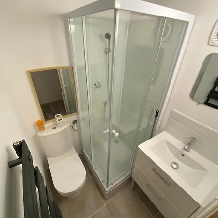 Near Train Station * بواتييه